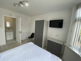 Warwick Avenue, Beeston - Image 4