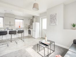 Thicket Avenue (D), Fishponds - Image 5