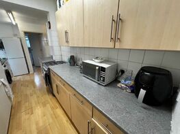 College Avenue, Fishponds - Image 1