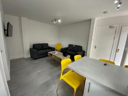 Warwick Avenue (D), Beeston - Image 5