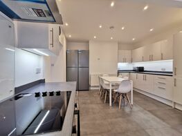 Lower Road - Room 4, Beeston - Image 1