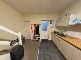 Flat Above 606 Bristol Rd (D), Selly Oak - Image 1